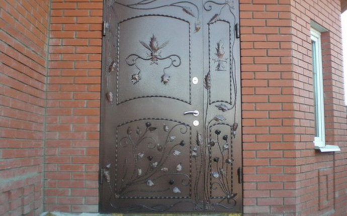 Фото кованых дверей: варианты исполнения и качественные характеристики